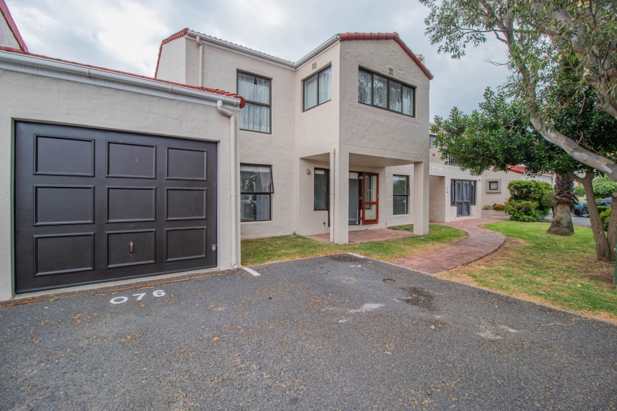 To Let 3 Bedroom Property for Rent in Greenways Golf Estate Western Cape